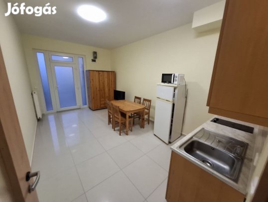 Eladó 32 nm-es Felújított tégla lakás Hajdúszoboszló