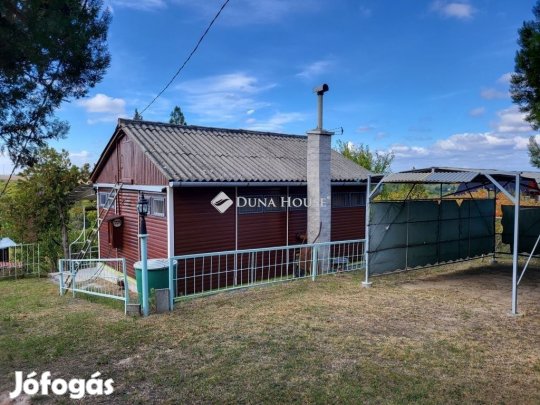Eladó 32 nm-es ház Adony