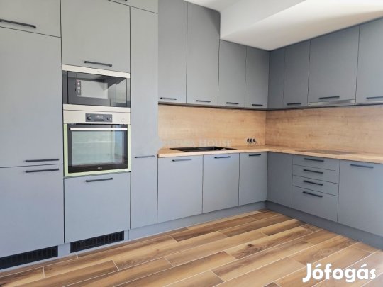 Eladó 32 nm-es lakás Pécs