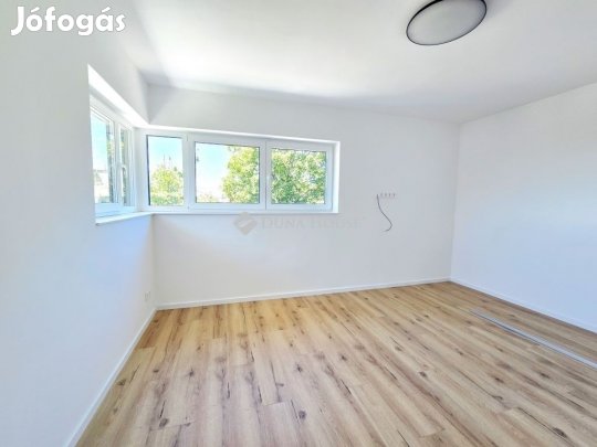 Eladó 32 nm-es lakás Pécs