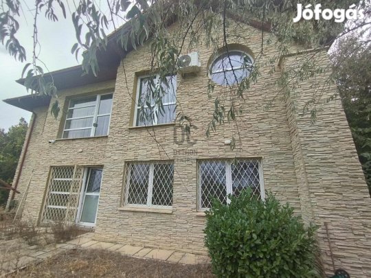 Eladó 330 nm-es ház Csomád