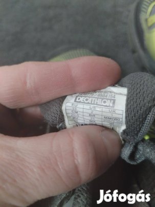 Eladó 33-as fiú cipő