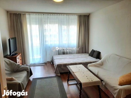 Eladó 33 nm-es lakás Kecskemét