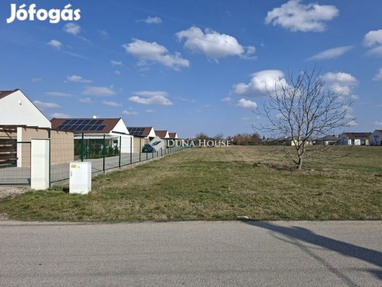 Eladó 3410 nm-es telek Székesfehérvár