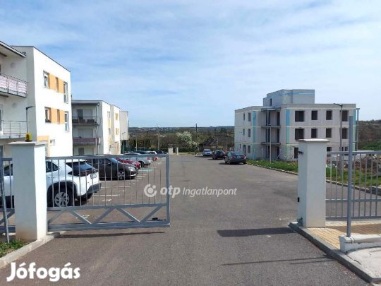 Eladó 34 nm-es lakás Pécs