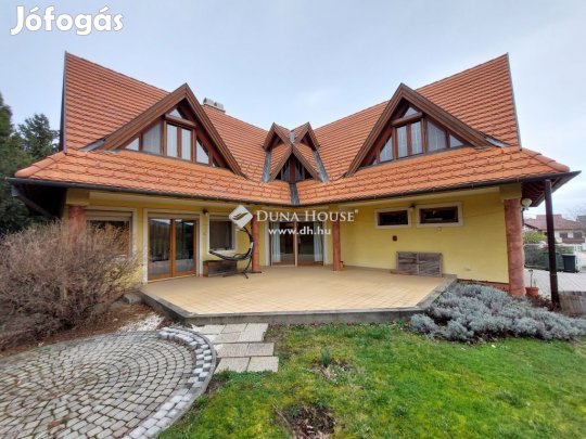 Eladó 350 nm-es ház Székesfehérvár
