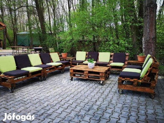 Eladó 350 nm-es ház Takácsi