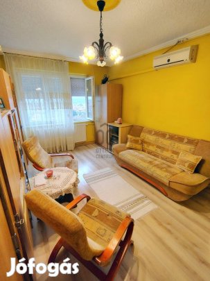 Eladó 35 nm-es lakás Cegléd