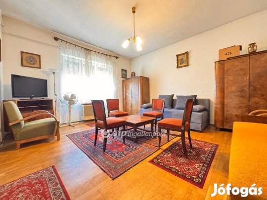 Eladó 35 nm-es lakás Pápa