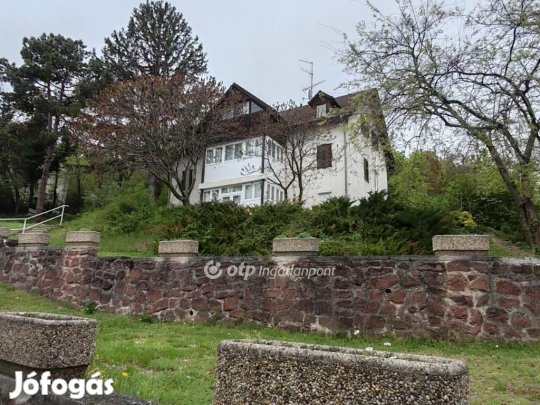 Eladó 368 nm-es ház Balatonalmádi