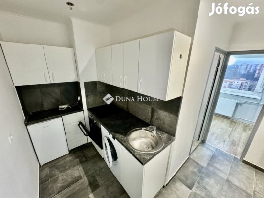 Eladó 36 nm-es lakás Ajka