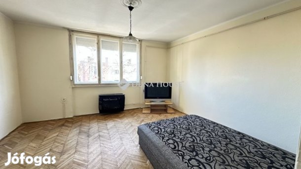 Eladó 36 nm-es lakás Kecskemét