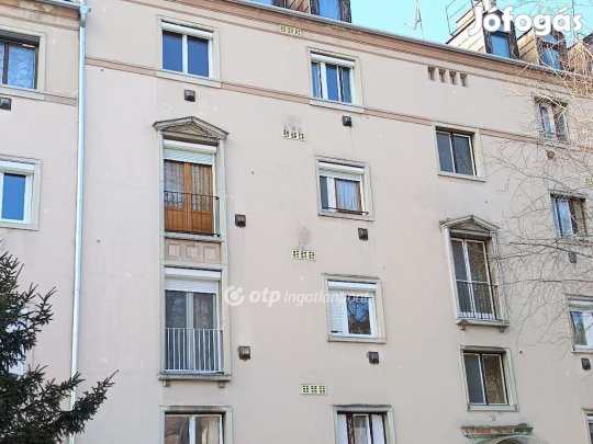 Eladó 36 nm-es lakás Pécs