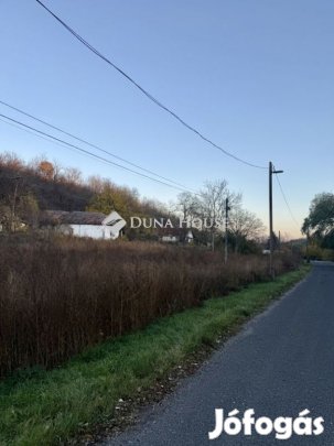 Eladó 3716 nm-es telek Gomba