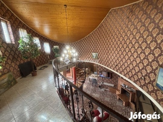 Eladó 376 nm-es ház Pécs