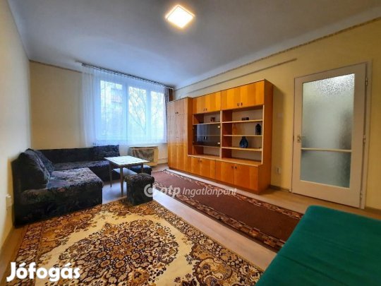 Eladó 37 nm-es lakás Szolnok