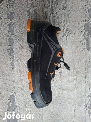 Eladó 37 uvex  munkavédelmi cipő