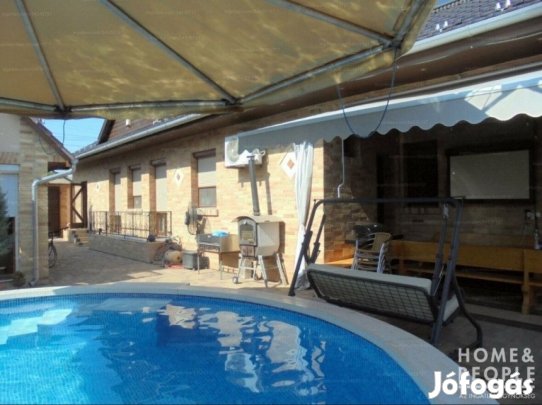 Eladó 385 nm-es Családi ház Makó