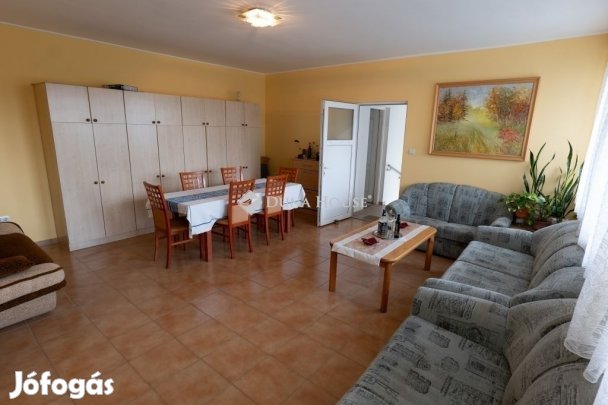 Eladó 386 nm-es ház Pécs