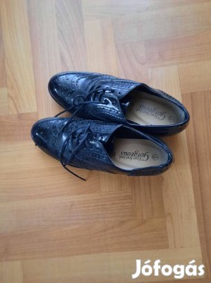 Eladó 38-as női cípő