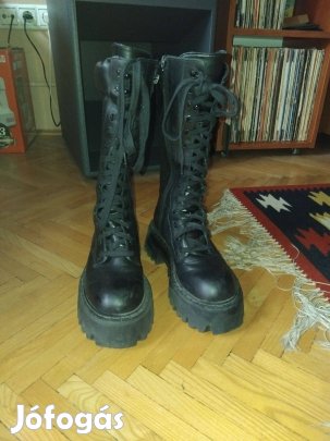 Eladó 38 as női hosszúszárú Demonia bakancs