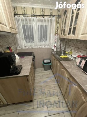 Eladó 38 nm-es Felújított Családi ház Környe
