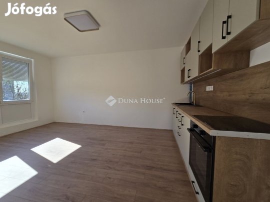 Eladó 39 nm-es lakás Pécs