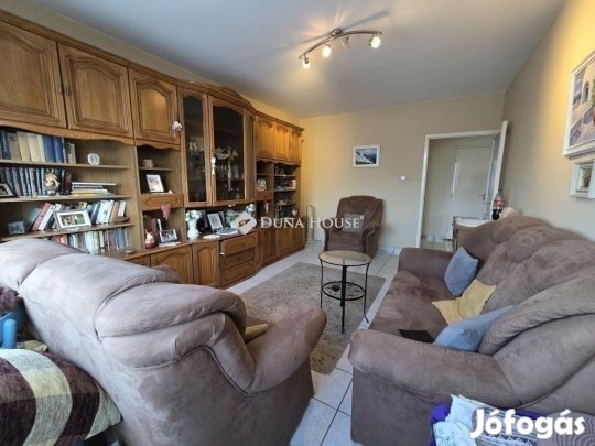 Eladó 3. emeleti panel lakás, Szeged