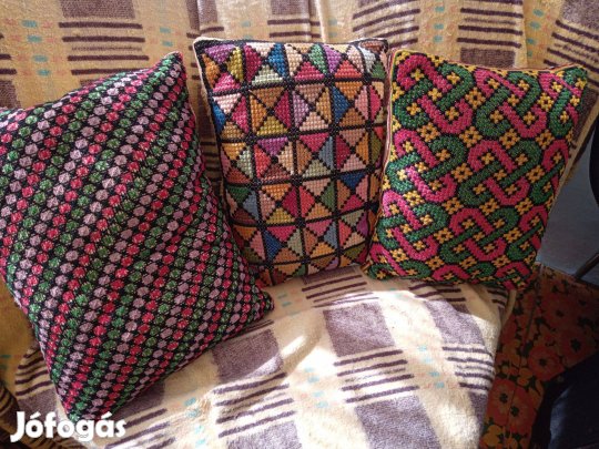 Eladó 3 darab díszpárna