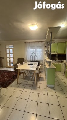 Eladó 3 generációs, 3 szintes, 6 szobás, 3 fürdőszobás  havi hegyi péc