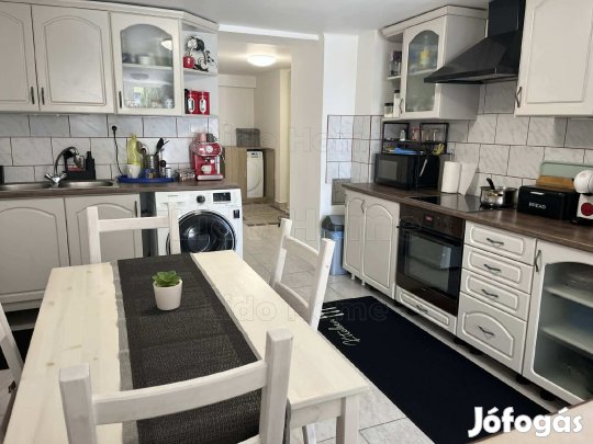 Eladó 3 generációs lakóingatlan Balatonbogláron!