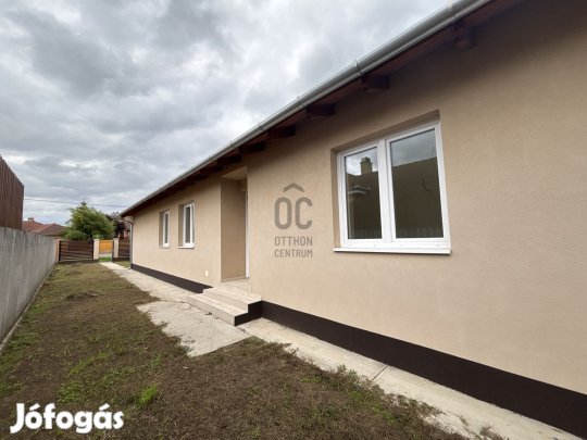 Eladó 3 szoba + nappalis ikerház Sámsonkert Fő utcáján!