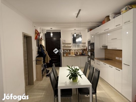 Eladó 3 szobás, erkélyes, klímás lakás, Budapest 4. ker.