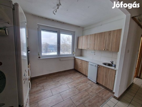 Eladó 3 szobás, erkélyes lakás a Vízmű lakótelepen