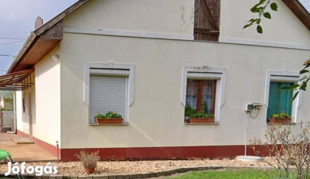 Eladó 3 szobás családiház Tiszacsegén