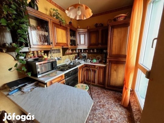 Eladó 3 szobás lakás Pécs Kertvárosban.