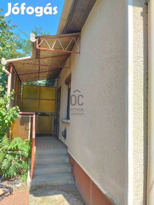 Eladó 3 szobás téglaház Abony központjában