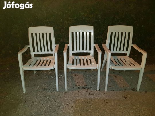 Eladó 3db műanyag kerti szék +1db alu szék
