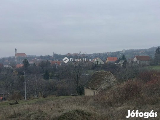 Eladó 4004 nm-es telek Pécsvárad