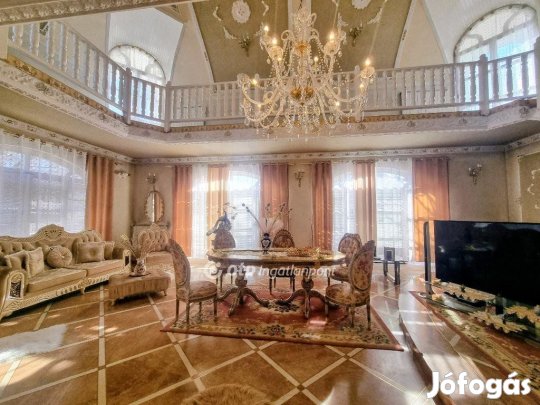 Eladó 400 nm-es ház Érd