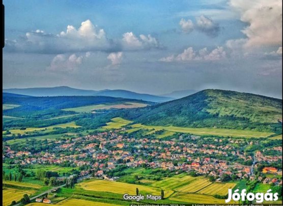 Eladó 400 nm-es telek Apc