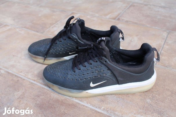 Eladó 40-es Nike Air Zoom típusú cipő