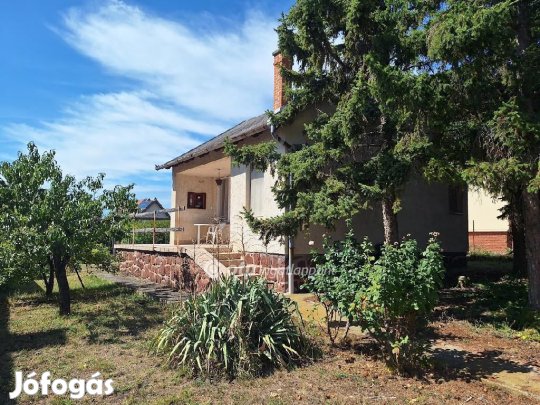 Eladó 40 nm-es ház Alsóörs