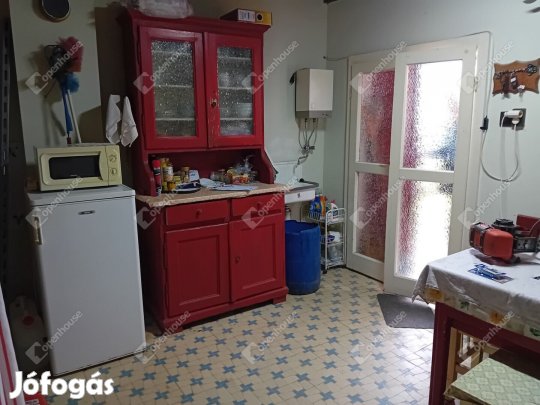 Eladó 40 nm-es ház Környe