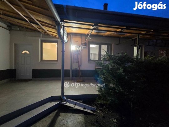 Eladó 40 nm-es lakás Debrecen