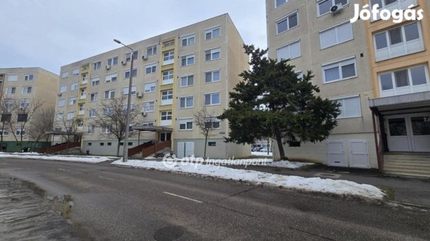 Eladó 40 nm-es lakás Hajdúszoboszló