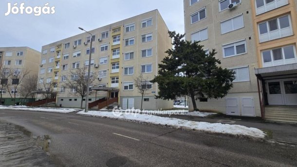 Eladó 40 nm-es lakás Hajdúszoboszló