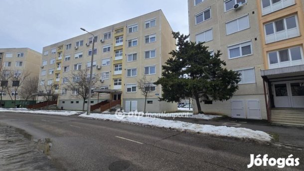 Eladó 40 nm-es lakás Hajdúszoboszló