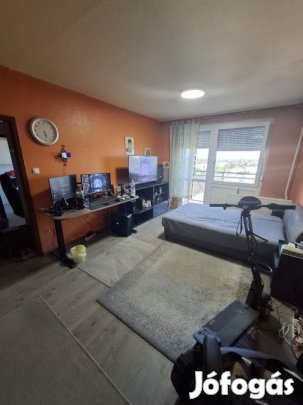 Eladó 40 nm-es panel lakás Hajdúszoboszló
