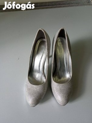 Eladó 41.-es ezüst magassarkú